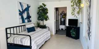 Charming 2-Bedroom Home Near the Colorado River with RV Parking- SHORT or LONG Term Gallery 13