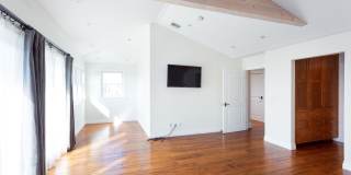 702 Pacific Ave. Gallery 16