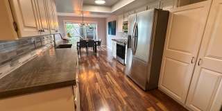 Rare Kirkland Condo on the Juanita Waterfront! Available August 1st, 2026! Gallery 16