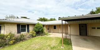 Country Living, close to town! Gallery 1