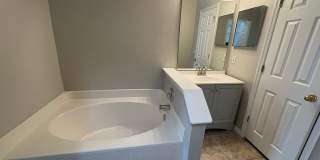 Charming and spacious 3-Bedroom Home with Screened Patio in Ashington Park! Gallery 22