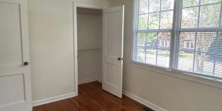 MIDTOWN LOCATION - 2bd/1ba with large yard and washer/dryer Gallery 13