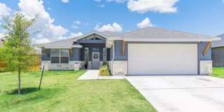 Beautiful 4 Bedroom 2 Bath Home for Rent Gallery 1