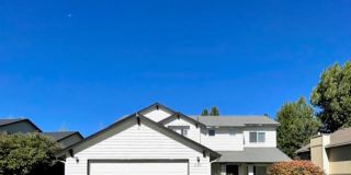 Newer paint & flooring in this 5 bedroom home in Elkhorn Estates! Gallery 1