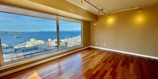 $500 OFF FIRST MONTH'S RENT!!!! Views of Puget Sound and iconic great wheel. Renovated condo in highly desirable Newmark Towers. Gallery 4
