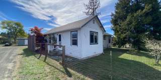 ~Sutherlin 2 Bedroom House in a Country Setting~ Gallery 1