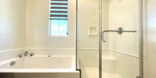 2 bed, 2.5 bath located in Corona, CA! Gallery 25