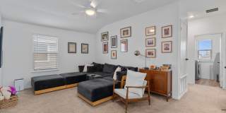 Huge 4-Bedroom Home in Del Valle For Rent Gallery 20