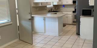 Remodeled 3 Bedroom near Moore Gallery 9
