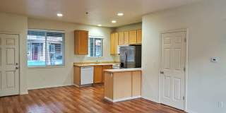 Great Location! 2 Bed 2 Bath Townhouse Style Condo! Open Concept! Laminate Floors Throughout Main! Gallery 6