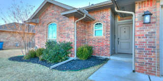 3bed/2bath Home Available in the Heart of Newcastle! Gallery 3