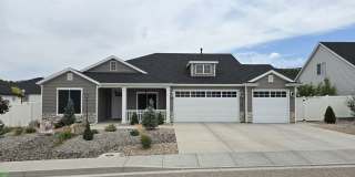 Move-In Discount -- 3 bedroom - 2 bath Newer Single family in Crescent Hills Gallery 1