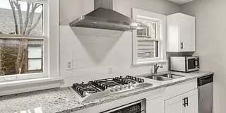 2-Bedroom 2-Bath 1930's Tudor Close to Paseo District Gallery 7