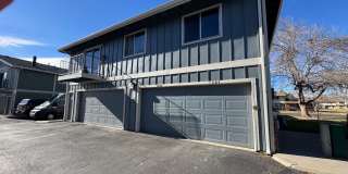 2 bed, 1 Bath, 900 sqft with washer/dryer hookups and 1 car garage Gallery 26