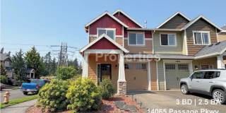 Modern 3 BD | 2.5 BD Townhome - Oregon City Gallery 1