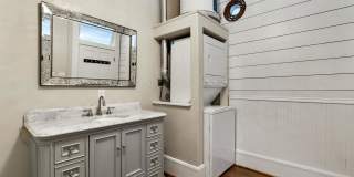 202 on The Square Gallery 4