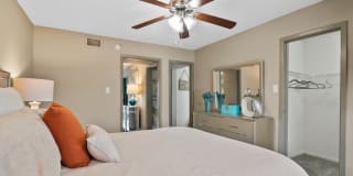 The Huxley at Medical Center Gallery 17