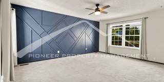 Stunning Townhouse with Washer/Dryer and Central AC Gallery 13