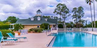 Luxury 4-bedroom - 4 bath with garage Gallery 37
