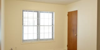 908 East Stone Street Gallery 6