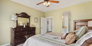 Spacious 3BD/2BA Home in Bakersfield's 93313 — Fully Equipped, Garage & Small Pets Welcome! Gallery 10