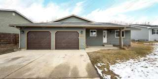 Single family home with a garage Gallery 1