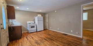 Highlands/Stadium Area Great Sized 1 Bedroom with Beautiful Hardwood Floors, Reserved Parking, Extra Storage, Fenced Yards Gallery 2