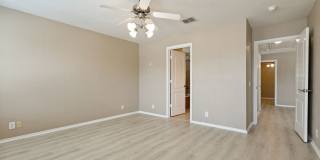 Two Bedroom Townhouse, Great Location! Gallery 17
