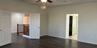 Elegant 4-Bedroom Oasis Near Downtown Summerlin Gallery 17