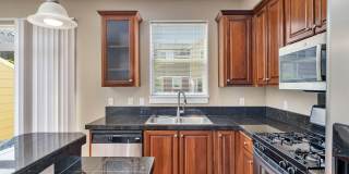 Spacious Living in a Modern Townhome Gallery 6