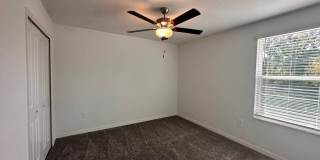 Spacious 5BR House in Lakeland Gallery 24