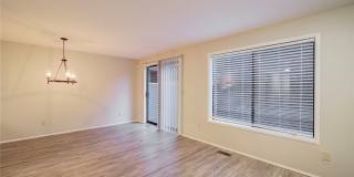 2Bd/1.5Ba Kirkland Townhome Gallery 4