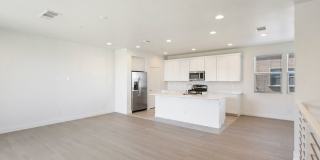 Summerlin Beauty With Bed and Bath On 1st Floor Gallery 13