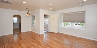 Charming 3 bedroom home in Oceanside by the beach. Gallery 1