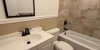 2 Bedroom 1 Bath Townhome - Lakewood! Gallery 6