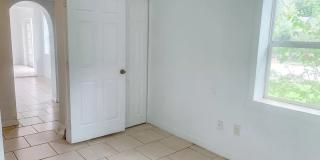 Cozy 2/1 remodeled Bradenton home with privacy fence Gallery 6