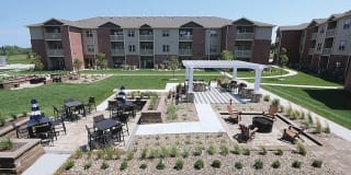 Lincoln Summit Falls Apartments & Townhomes Gallery 21