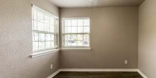 Beautiful Round Rock Townhome | Granite Counters, Stainless Appliances & Fenced Yard Gallery 12