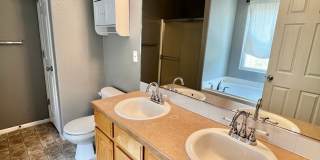 Beautiful 3 bed 2.5 Bath Home in East Loveland, CO! Gallery 19