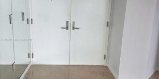 5025 Collins Ave Gallery 26