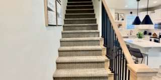 Flexible lease options! Spacious Townhome in Washington Gallery 10