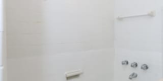 The Manor Gallery 17