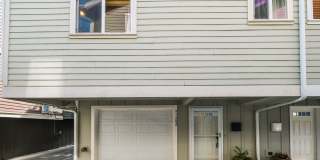 Bright and Spacious Residence with Vaulted Ceilings and Garage Gallery 25