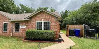 4 Bedroom - 2 bath duplex located near campus and State Highway 9 Gallery 1