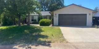 Centrally located 3 bedroom/2 bath House Gallery 1