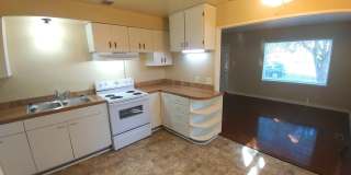 Bright two bedroom Home with a Covered Back Deck Bright two bedroom Home with a Covered Back Deck Gallery 8