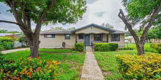 Classic Northeast San Antonio Gem with Two Living Areas - Realtor Commission: $500 Classic Northeast San Antonio Gem with Two Living Areas - Realtor Commission: $500 Gallery 1