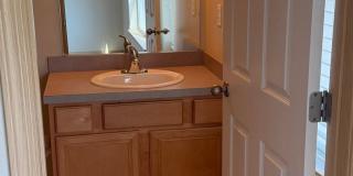 Charming 2-Story Townhome with Vaulted Ceilings Gallery 33