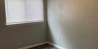 Spacious 3-Bed Townhome with Private Yard & Garage Gallery 14