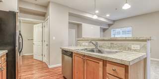 Beautiful Ground Level 1+br Condo ** Water/Sewer/Garbage Included ** Gallery 9